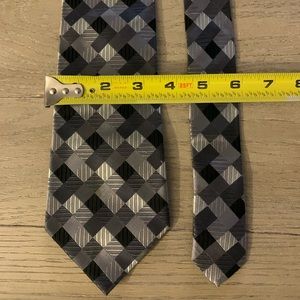 Geoffrey Beene checkered 100% Silk Tie